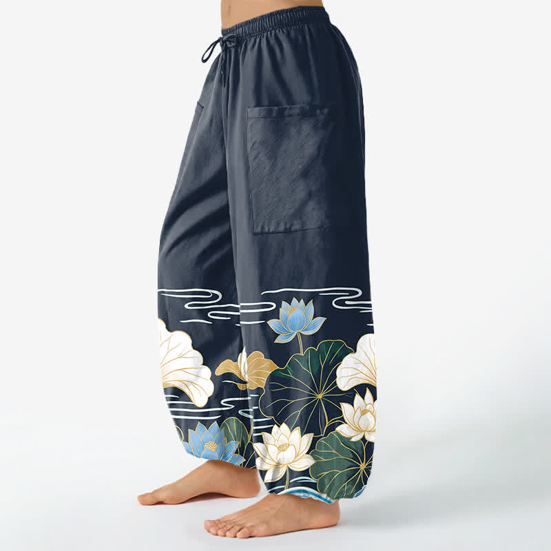 Buddha Stones Pantaloni harem da donna in cotone con motivo a foglie di loto e onde, vita elasticizzata e tasche laterali. - image 11
