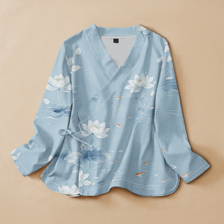 Kimono da donna a maniche lunghe con scollo a V e allacciatura, in cotone con stampa di pietre Buddha Stones , loto e carpe koi. - Azzurro chiaro - US16, UK/AU20, EU48 (3XL) - image 5