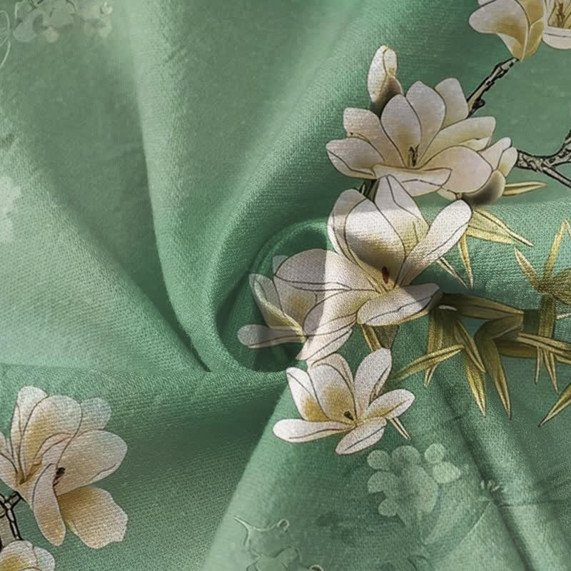 Kimono da donna a maniche lunghe con scollo a V e allacciatura, in cotone con stampa di magnolia e bambù e motivo Buddha Stones. - image 4