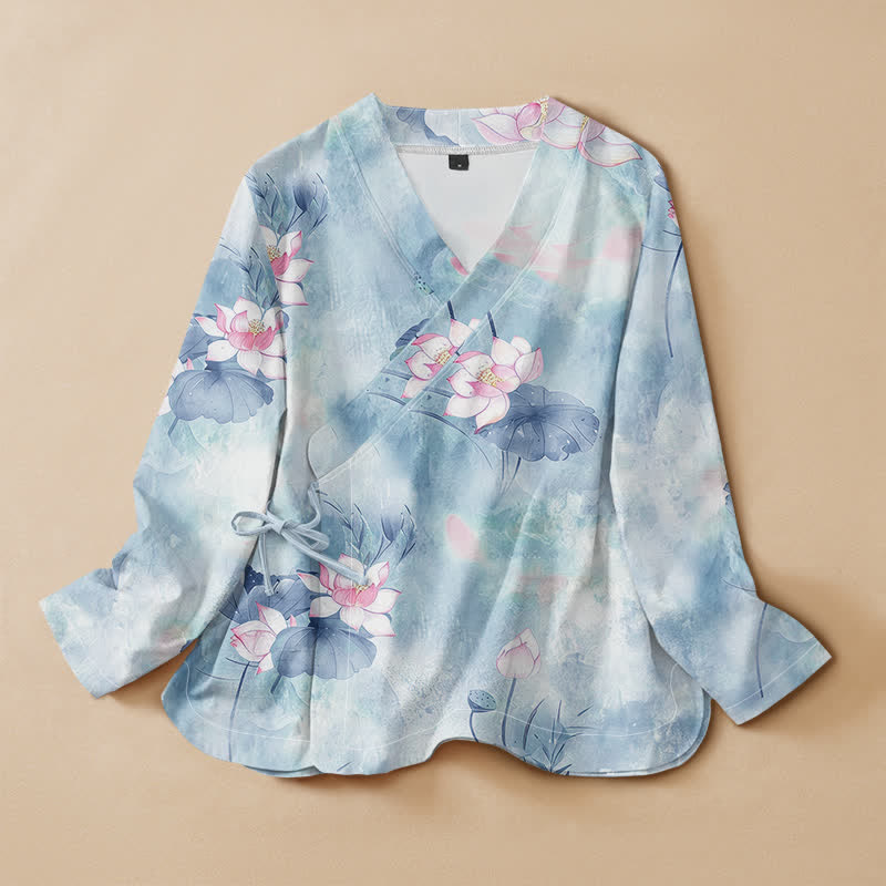 Kimono da donna a maniche lunghe con scollo a V e allacciatura, in cotone con stampa di fiori di loto Buddha Stones. - Azzurro polvere - US16, UK/AU20, EU48 (3XL) - image 7