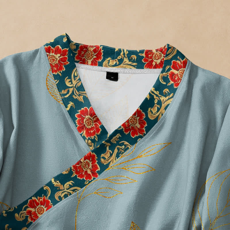 Kimono da donna a maniche lunghe con scollo a V e allacciatura, in cotone con stampa di foglie dorate e fiori rossi e motivo Buddha Stones. - image 9