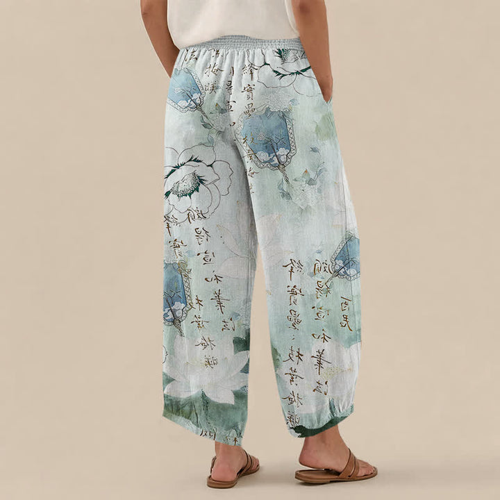 Buddha Stones Pantaloni harem da donna in cotone con motivo floreale acquerellato e calligrafia, vita elasticizzata e pieghe, con tasche. - image 2