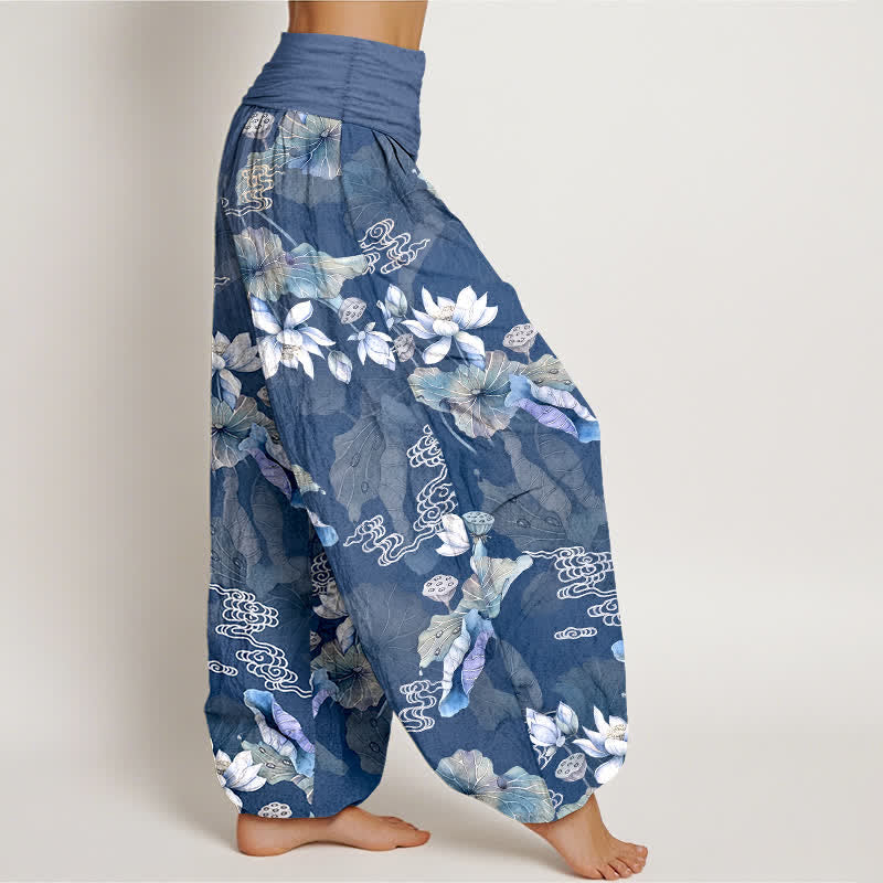 Buddha Stones Pantaloni harem da donna in cotone bianco con motivo a foglie di loto e elastico in vita. - image 9