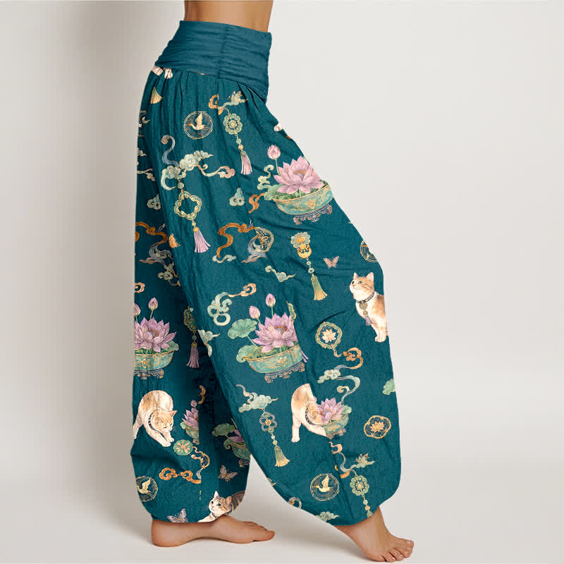 Buddha Stones Pantaloni harem da donna in cotone con motivo gatto loto e nappine, vita elasticizzata. - image 9