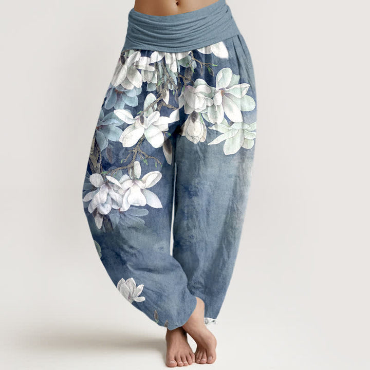 Buddha Stones Pantaloni harem da donna in cotone bianco con fantasia a magnolie e elastico in vita. - Azzurro chiaro - US16, UK/AU20, EU48 (3XL) - image 5