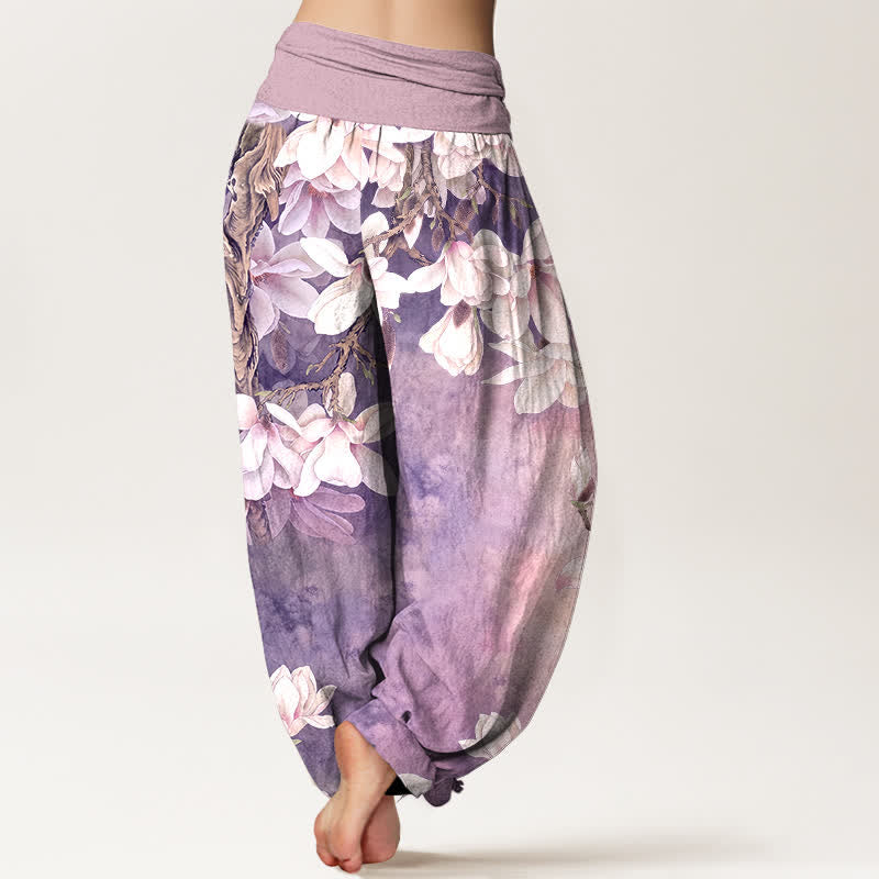 Buddha Stones Pantaloni harem da donna in cotone bianco con fantasia a magnolie e elastico in vita. - image 10