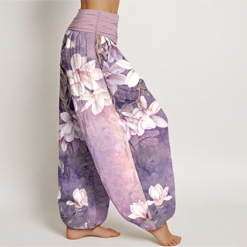 Buddha Stones Pantaloni harem da donna in cotone bianco con fantasia a magnolie e elastico in vita. - image 9