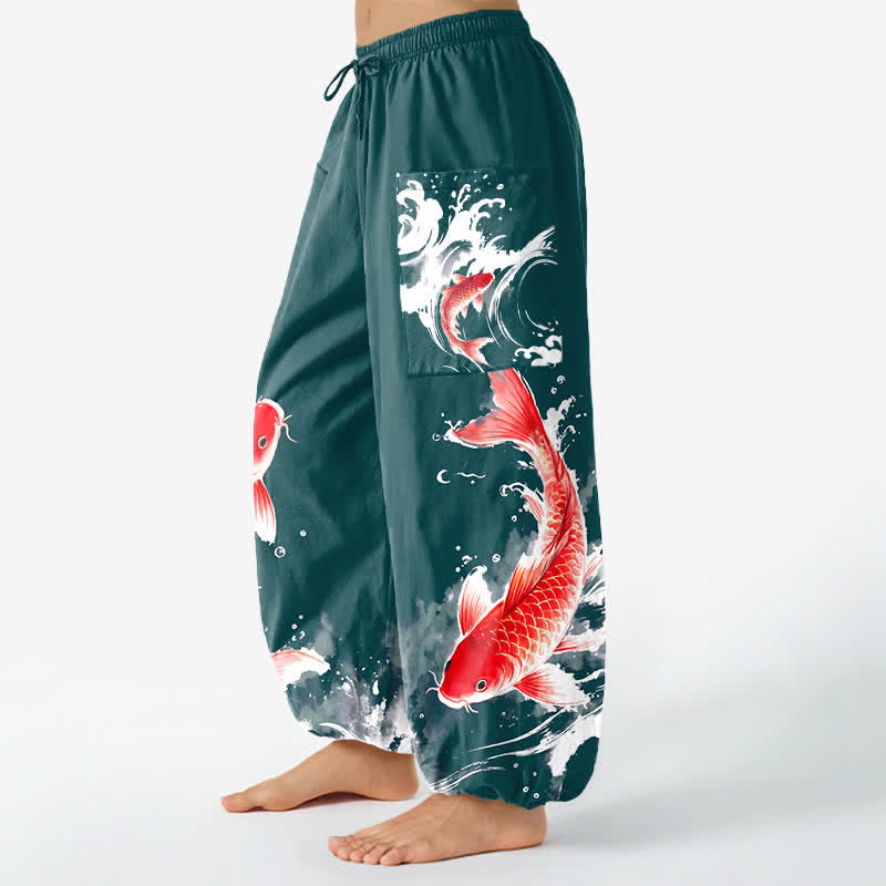 Buddha Stones Pantaloni harem da donna in cotone con elastico in vita e motivo a pesci koi, con tasche laterali. - image 8