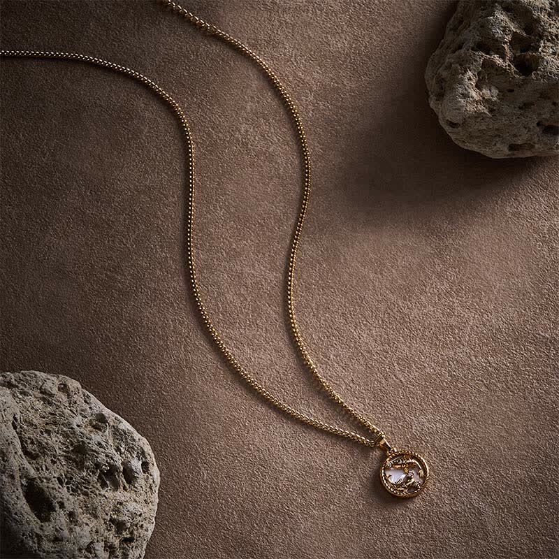 Buddha Stones Collana con ciondolo rotondo in acciaio al titanio a forma di pesce koi, simbolo di forza e successo. - image 7