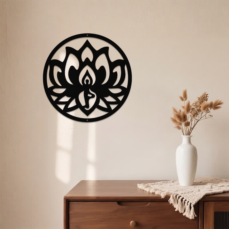 Buddha Stones Decorazione murale rotonda in metallo nero con simboli significativi di loto e illuminazione. - image 3
