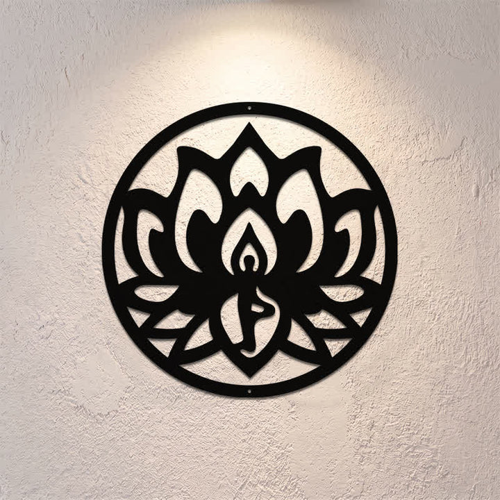 Buddha Stones Decorazione murale rotonda in metallo nero con simboli significativi di loto e illuminazione. - image 0