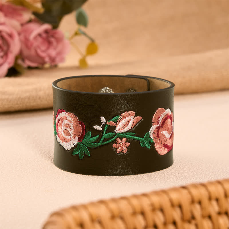 Buddha Stones Bracciale vintage con fibbia in pelle ricamata con fiori, rose e farfalle. - Fiore rosa (Circonferenza del polso: circa 5,9–6,7 pollici / 15–17 cm) - image 16