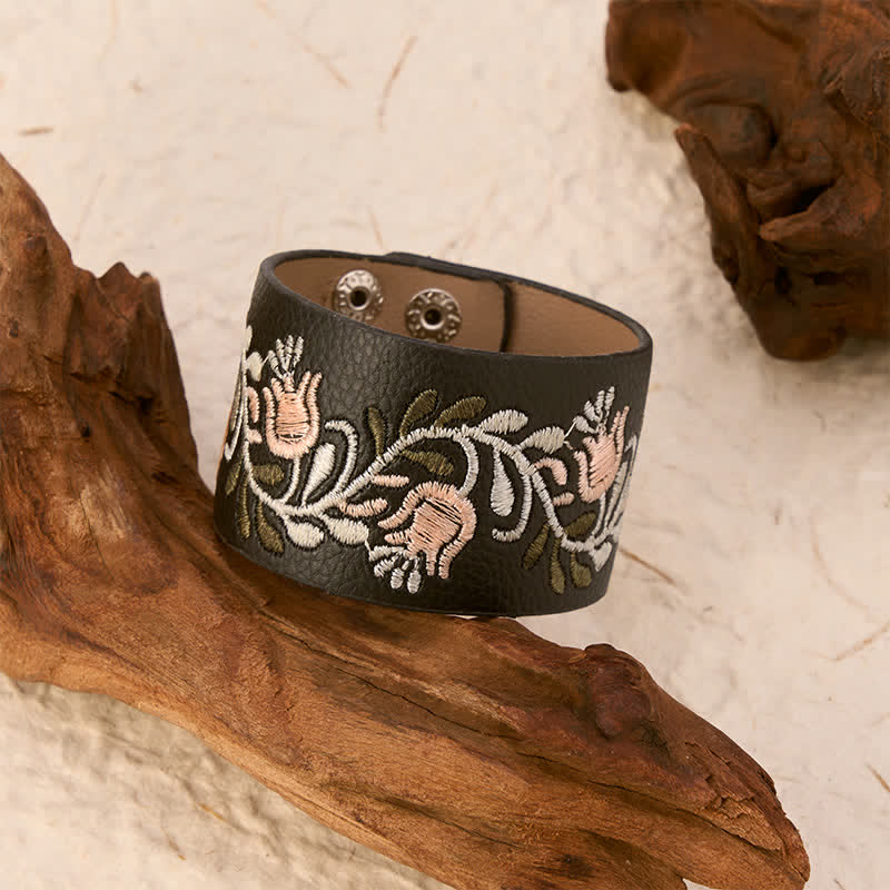 Buddha Stones Bracciale in pelle intrecciata a mano con fibbia protettiva a forma di vite di fiori bianchi. - image 3