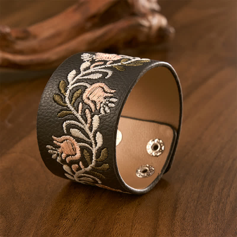Buddha Stones Bracciale in pelle intrecciata a mano con fibbia protettiva a forma di vite di fiori bianchi. - image 2