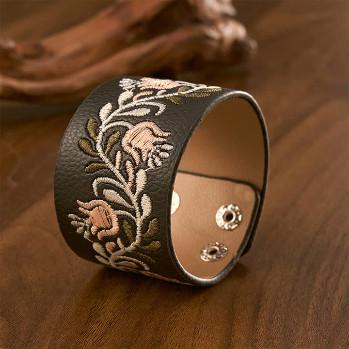 Buddha Stones Bracciale in pelle intrecciata a mano con fibbia protettiva a forma di vite di fiori bianchi. - image 2