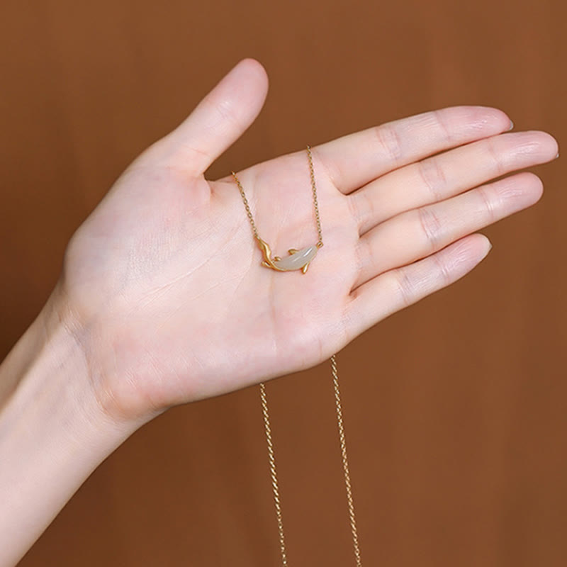 Collana con ciondolo portafortuna a forma di delfino in giada bianca in argento sterling 925 Buddha Stones - image 17