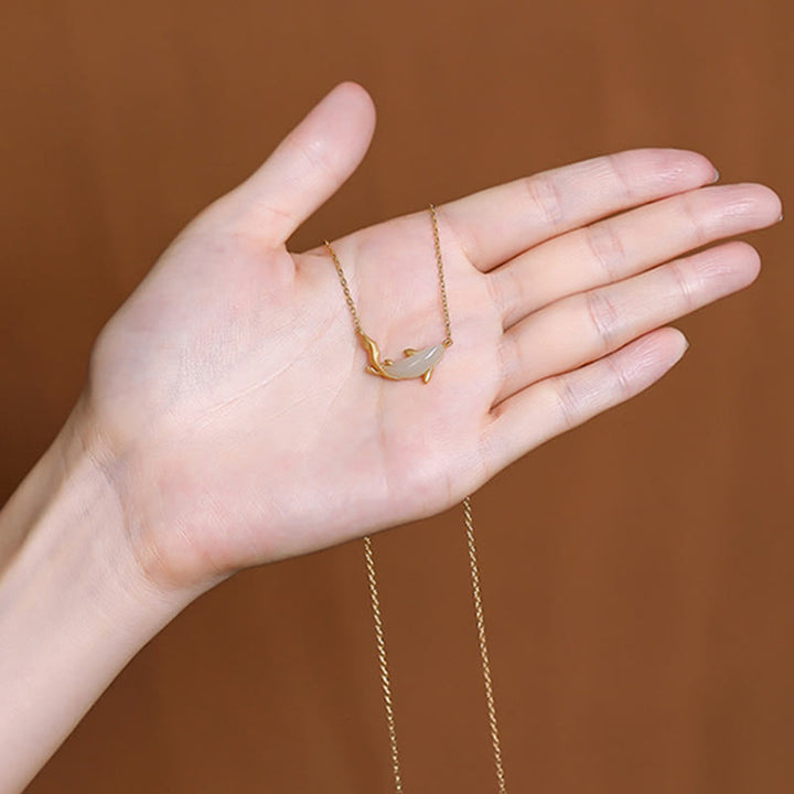 Collana con ciondolo portafortuna a forma di delfino in giada bianca in argento sterling 925 Buddha Stones - image 17