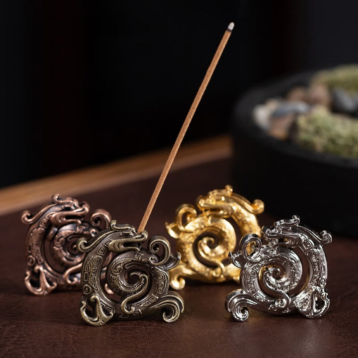 Buddha Stones Mini Auspicious Dragon Pattern Meditazione in lega di zinco Piccolo bruciatore di incenso