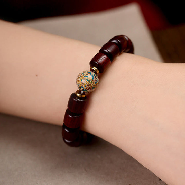 Braccialetto della pace con perline di lacca di sandalo rosso e piccole foglie di sandalo verde naturale Buddha Stones