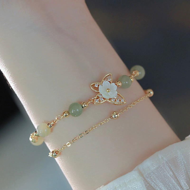 Braccialetto portafortuna a doppio strato con fiore in pietra tridacna a farfalla in giada placcato oro 14K Buddha Stones