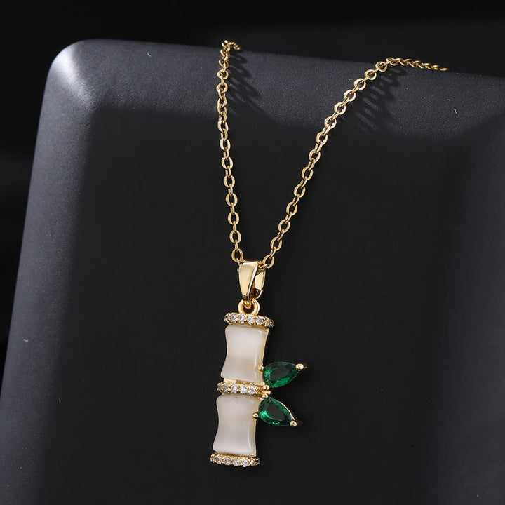 Collana pendente con Buddha Stones placcate in oro 18K, calcedonio, bambù, strass, armonia