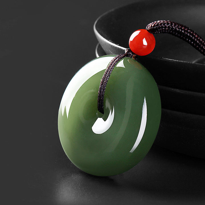 Collana con ciondolo a corda con fibbia della pace in giada rotonda naturale Buddha Stones
