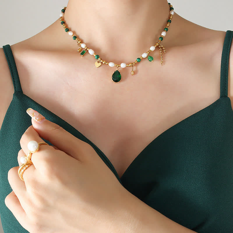 Collana con ciondolo in perle e zirconi turchese calmo