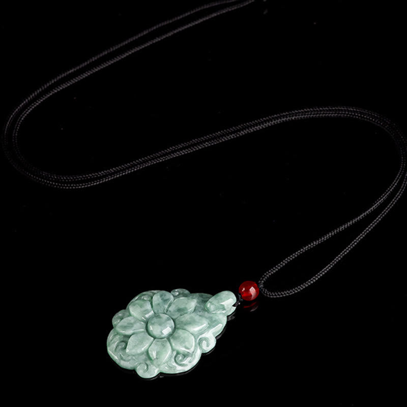 Buddha Stones Collana con ciondolo portafortuna con motivo floreale Kalanchoe blossfeldiana in giada naturale