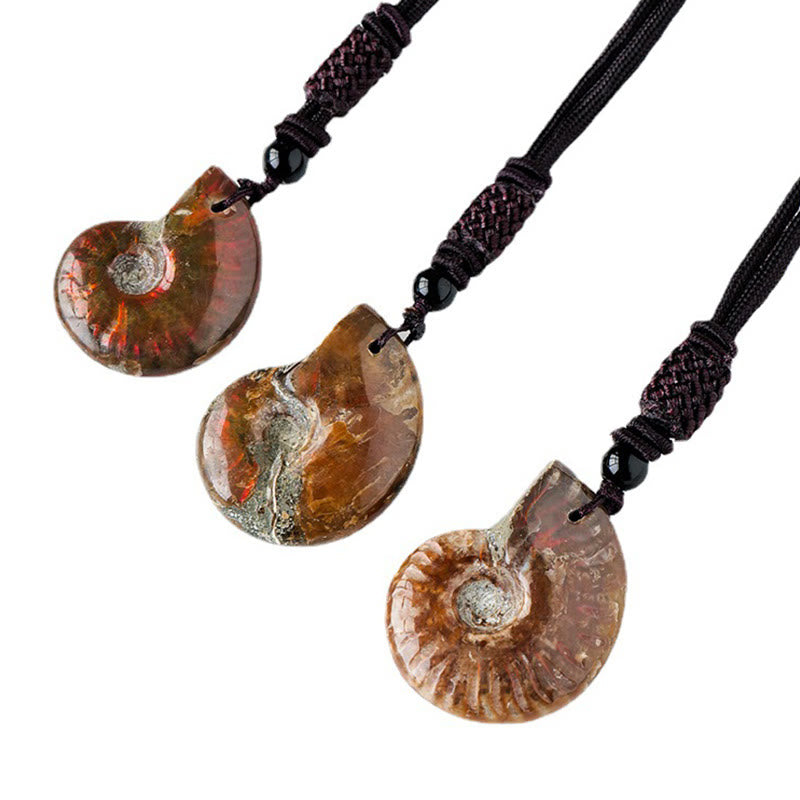 Collana con ciondolo di guarigione di meditazione con motivo a lumaca fossile di ammonite naturale Buddha Stones