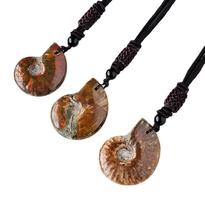 Collana con ciondolo di guarigione di meditazione con motivo a lumaca fossile di ammonite naturale Buddha Stones