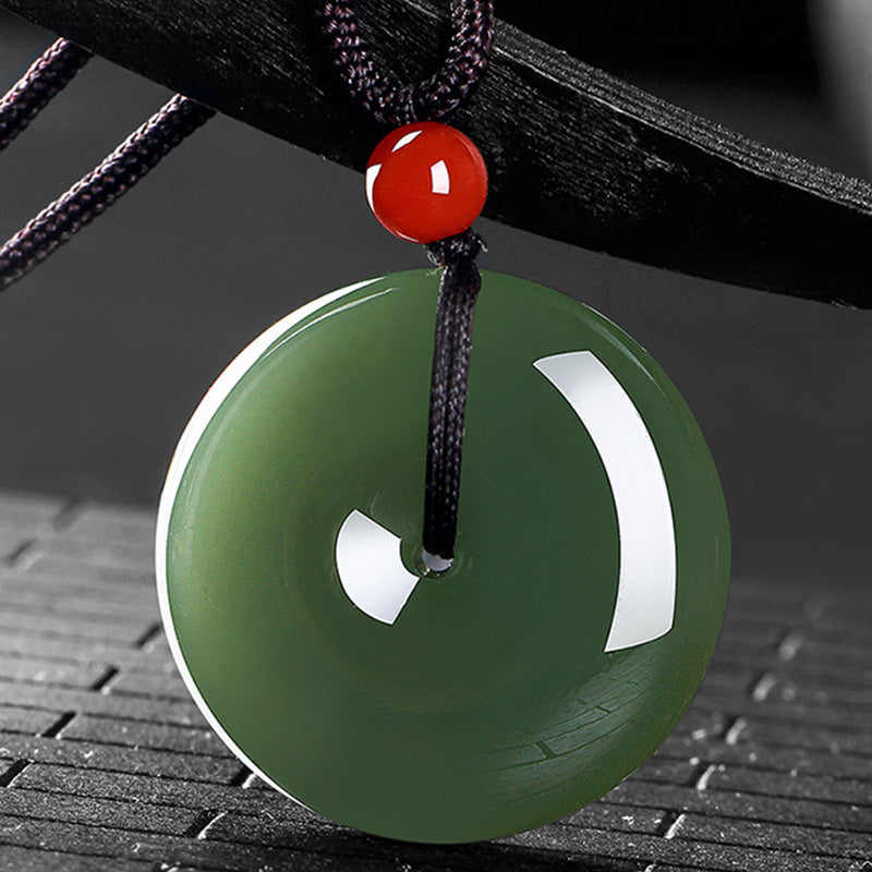 Collana con ciondolo a corda con fibbia della pace in giada rotonda naturale Buddha Stones