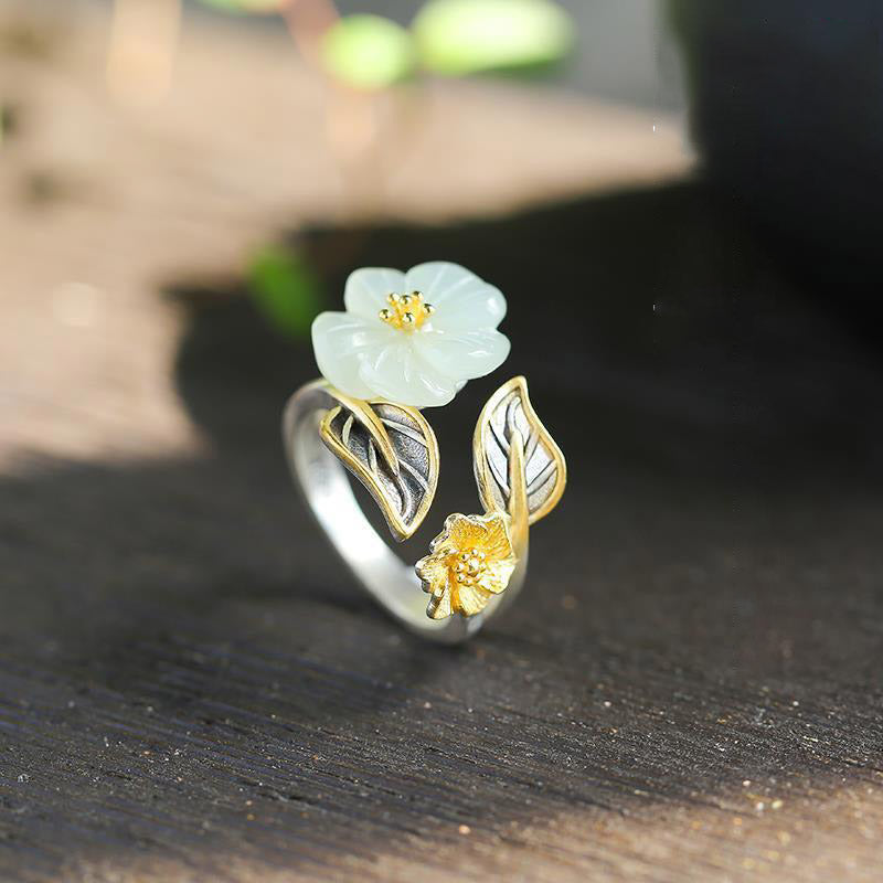 Anello portafortuna con fiore di prugna in giada bianca e rame placcato argento 925 Buddha Stones