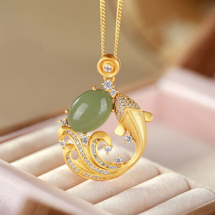 Collana con ciondolo calmante con pesce koi in giada ciano e Buddha Stones - image 8