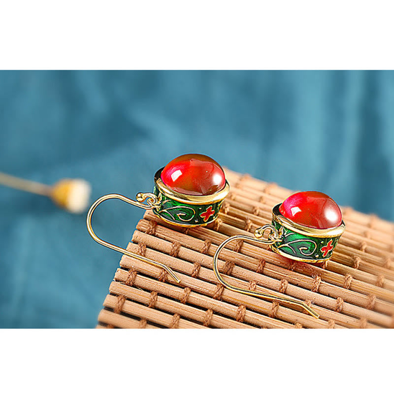 Orecchini pendenti rotondi con gancio in corindone rosso Buddha Stones Confidence