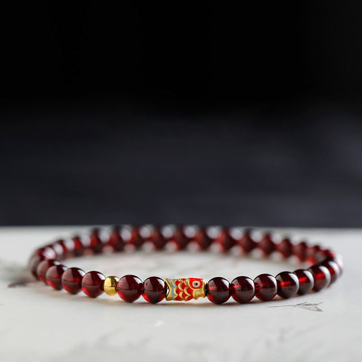 Braccialetto di protezione in granato naturale con pesce koi in oro 999 Buddha Stones - image 2