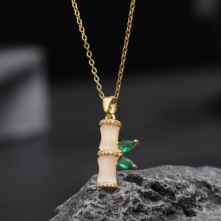 Collana pendente con Buddha Stones placcate in oro 18K, calcedonio, bambù, strass, armonia
