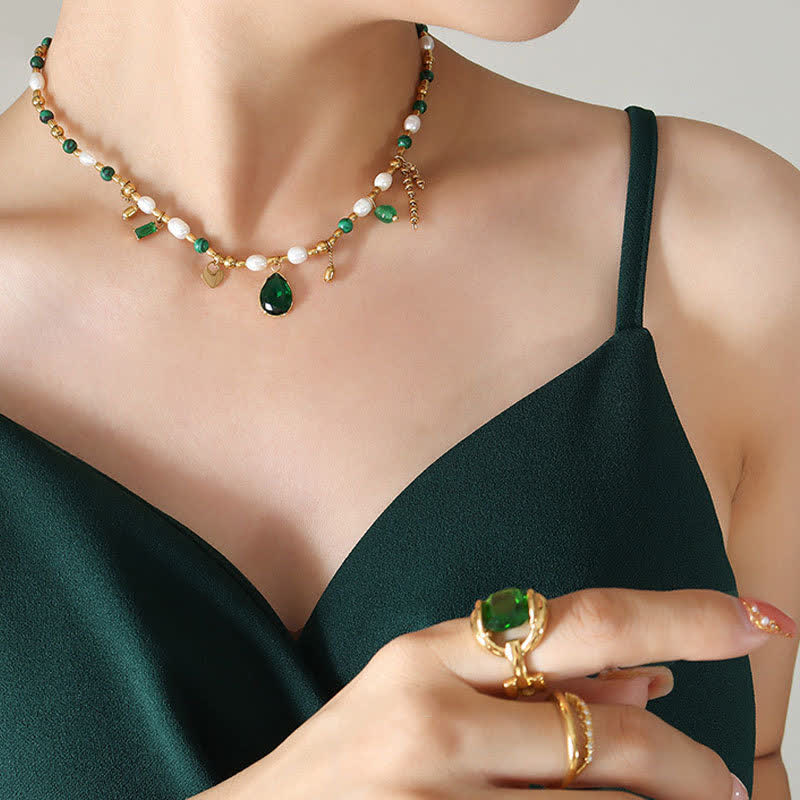 Collana con ciondolo in perle e zirconi turchese calmo
