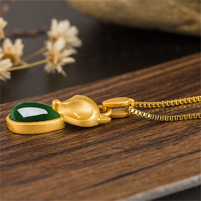 Collana pendente con motivo a volpe in calcedonio verde Buddha Stones