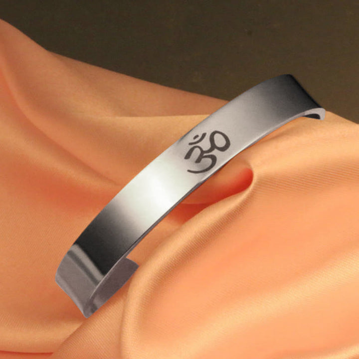 Bracciale rigido con simbolo OM tibetano Buddha Stones Mindfulness