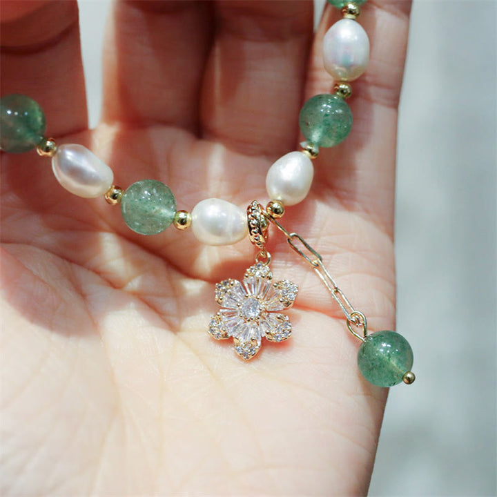 Braccialetto con ciondolo a forma di fiore di perla di quarzo fragola verde naturale Buddha Stones