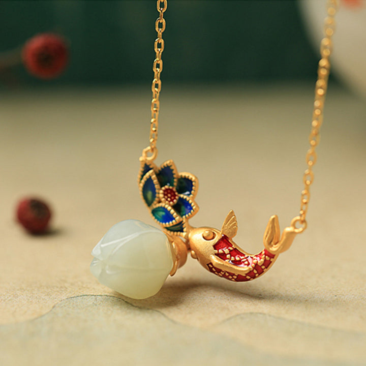 Collana con ciondolo di protezione in rame con pesce koi in giada bianca e Buddha Stones - image 2