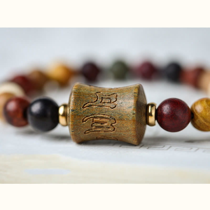 Braccialetto di protezione multicolore in legno di sandalo tibetano Om Mani Padme Hum