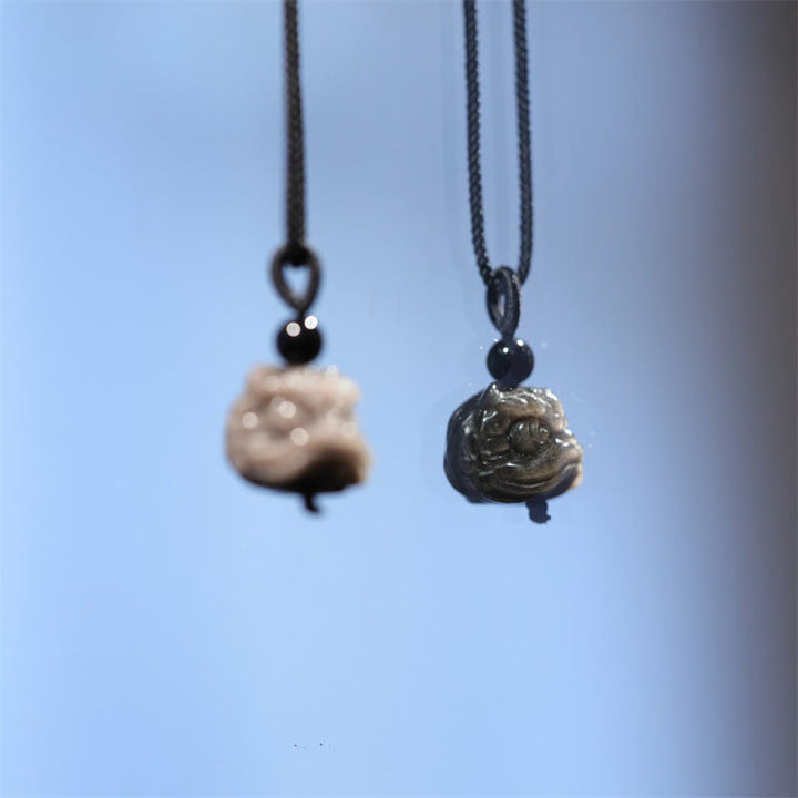 Collana con ciondolo di protezione del leone danzante in ossidiana lucida d'argento naturale Buddha Stones