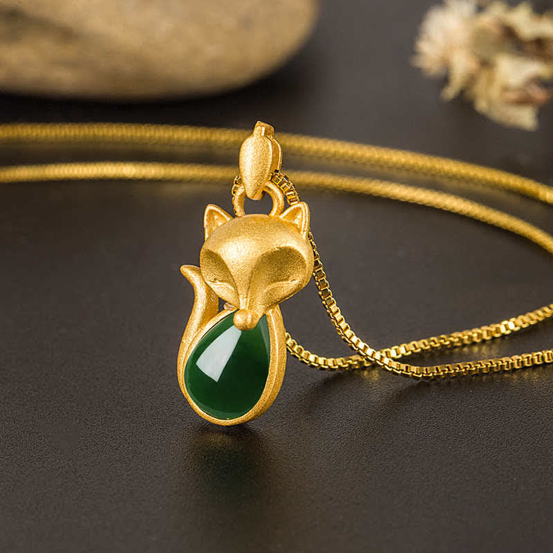 Collana pendente con motivo a volpe in calcedonio verde Buddha Stones