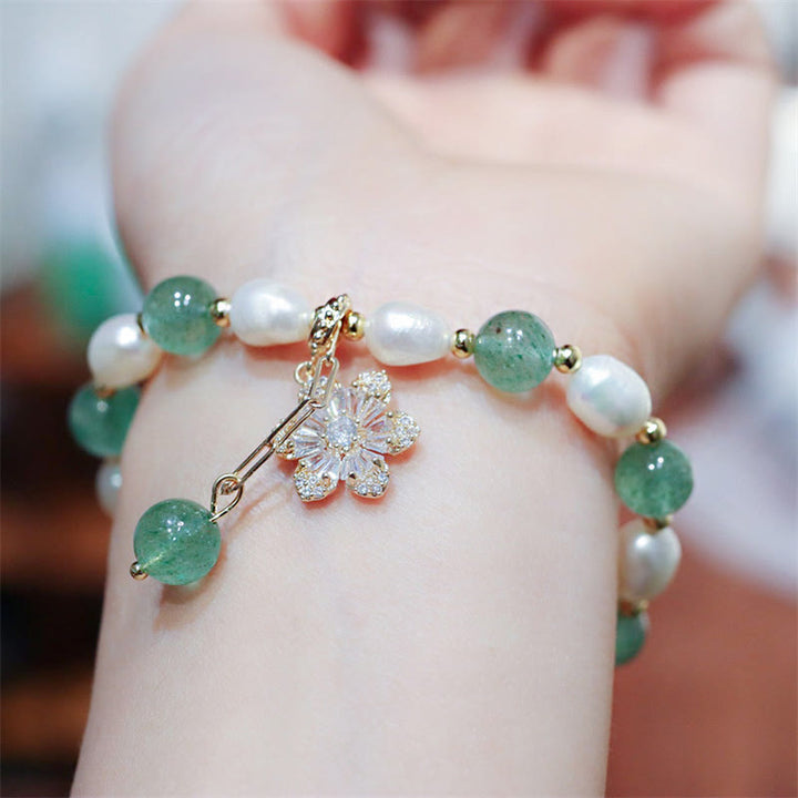 Braccialetto con ciondolo a forma di fiore di perla di quarzo fragola verde naturale Buddha Stones