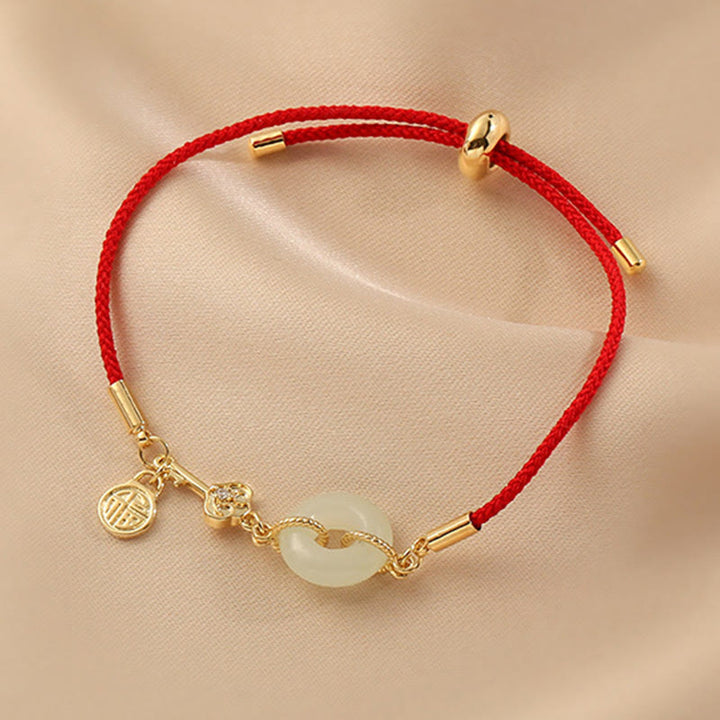 Braccialetto in corda rossa con fibbia della pace in giada Hetian placcato oro 18K con carattere Fu e Buddha Stones