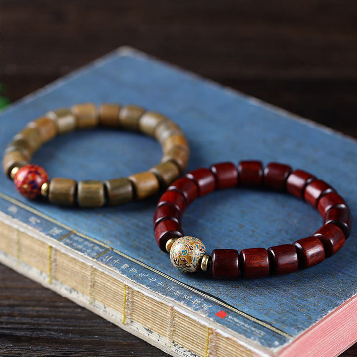 Braccialetto della pace con perline di lacca di sandalo rosso e piccole foglie di sandalo verde naturale Buddha Stones