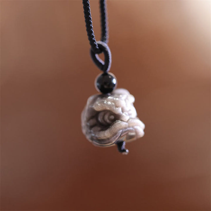 Collana con ciondolo di protezione del leone danzante in ossidiana lucida d'argento naturale Buddha Stones
