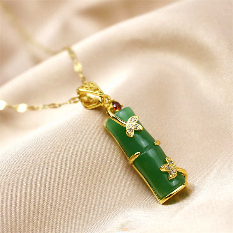 Collana con ciondolo di protezione dalla fortuna in bambù, giada bianca e giada ciano Buddha Stones