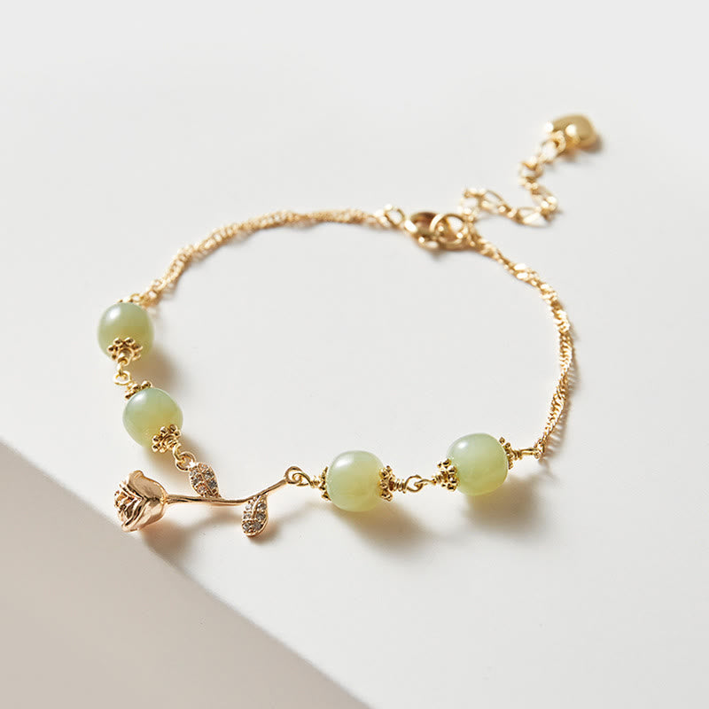 Bracciale con catena portafortuna in giada Hetian placcata in oro 14K con fiore di rosa dorata e Buddha Stones
